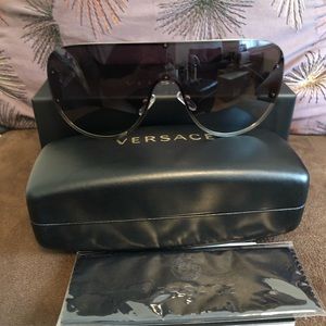 Versace shield Sunglasses 🕶